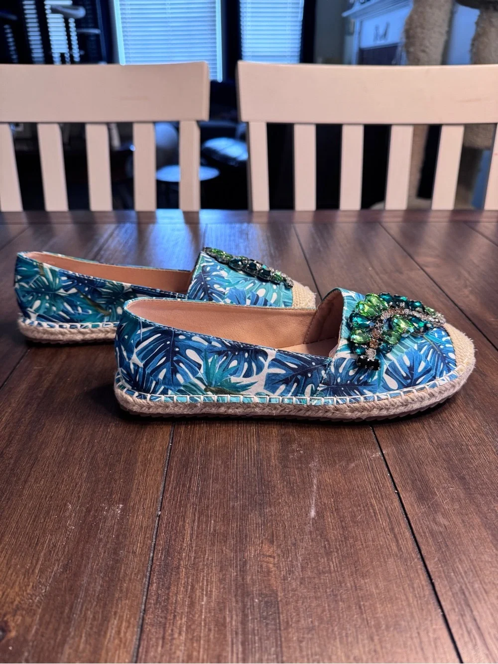 Lauren Lorraine Espadrille Flats Tropical Palm Crystal Embellished Shoes 8 NIB